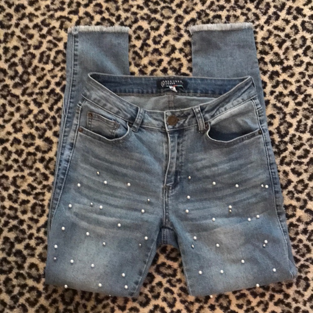 Jeans with frayed edge/ pearls and stones